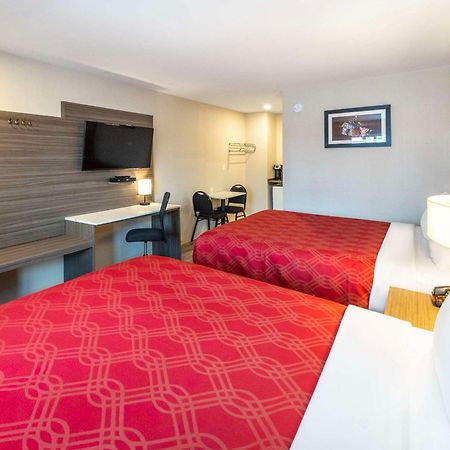 Econo Lodge Inn & Suites พินเชอร์ ครีก ภายนอก รูปภาพ
