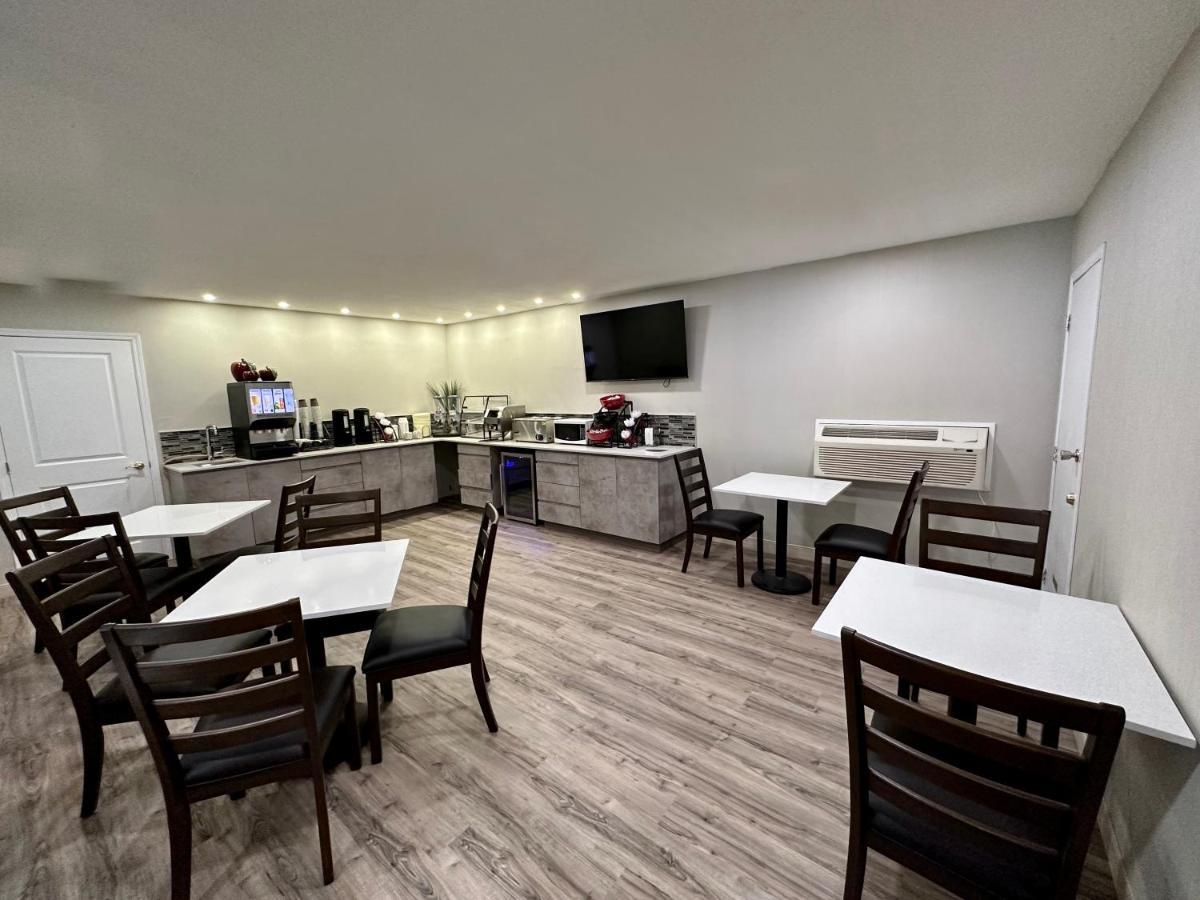 Econo Lodge Inn & Suites พินเชอร์ ครีก ภายนอก รูปภาพ