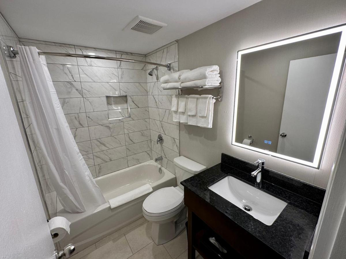Econo Lodge Inn & Suites พินเชอร์ ครีก ภายนอก รูปภาพ