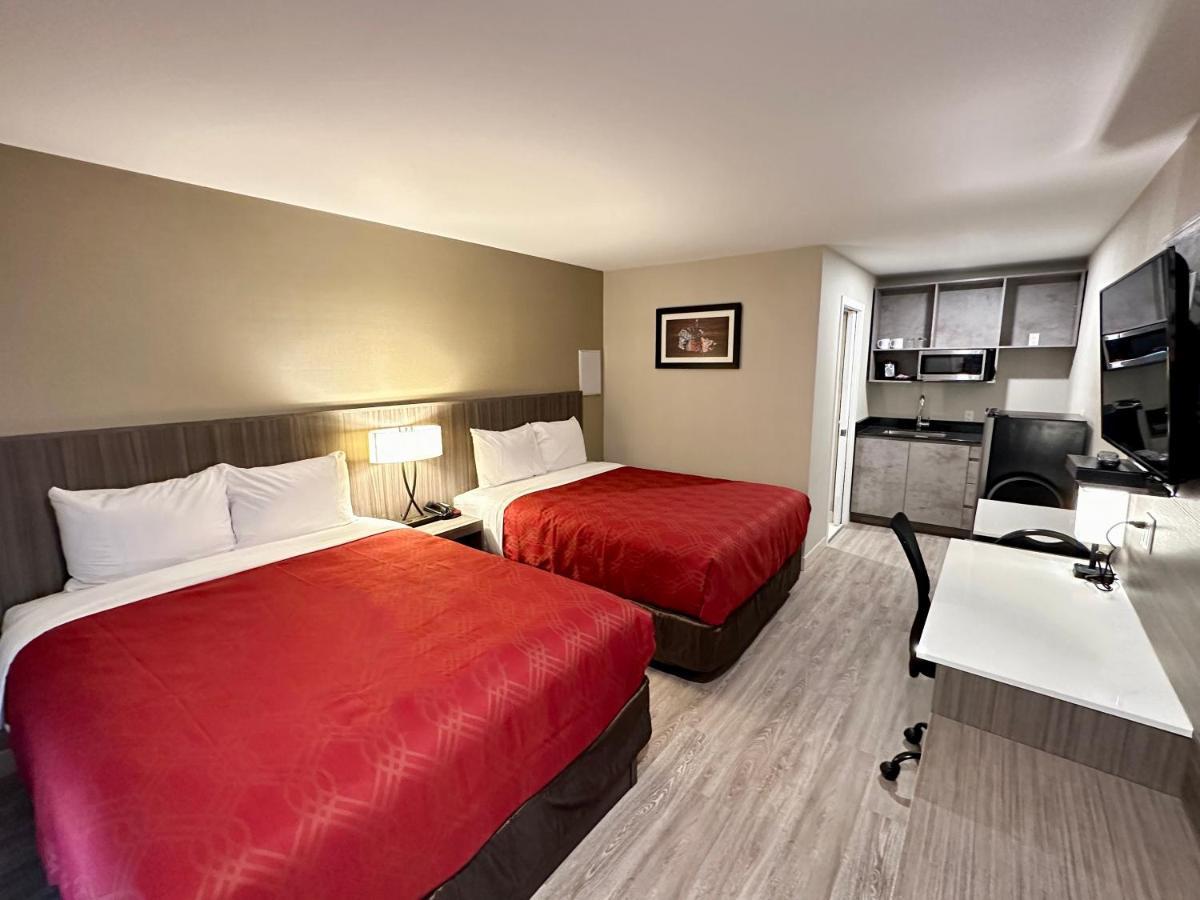 Econo Lodge Inn & Suites พินเชอร์ ครีก ภายนอก รูปภาพ