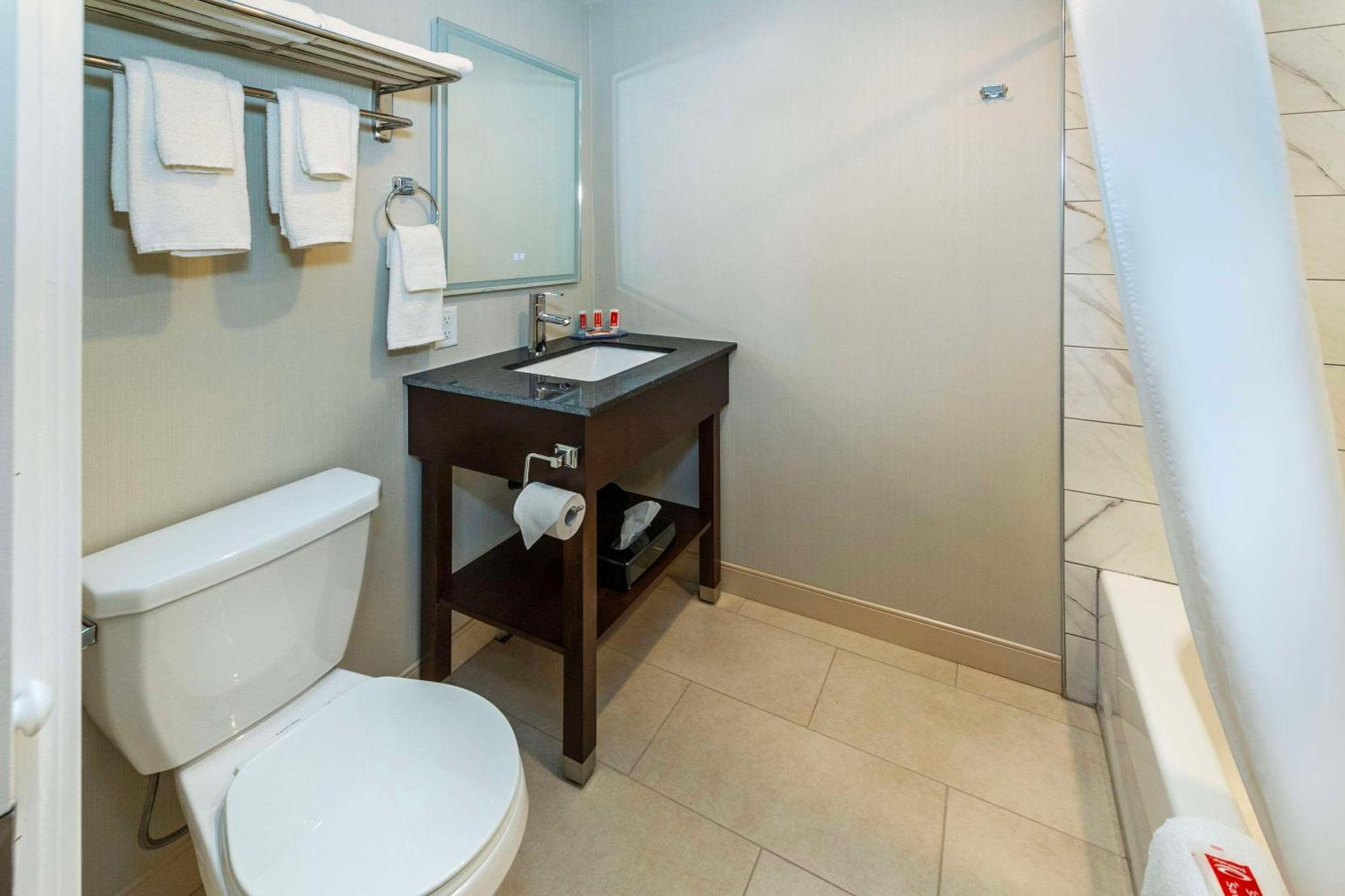 Econo Lodge Inn & Suites พินเชอร์ ครีก ภายนอก รูปภาพ