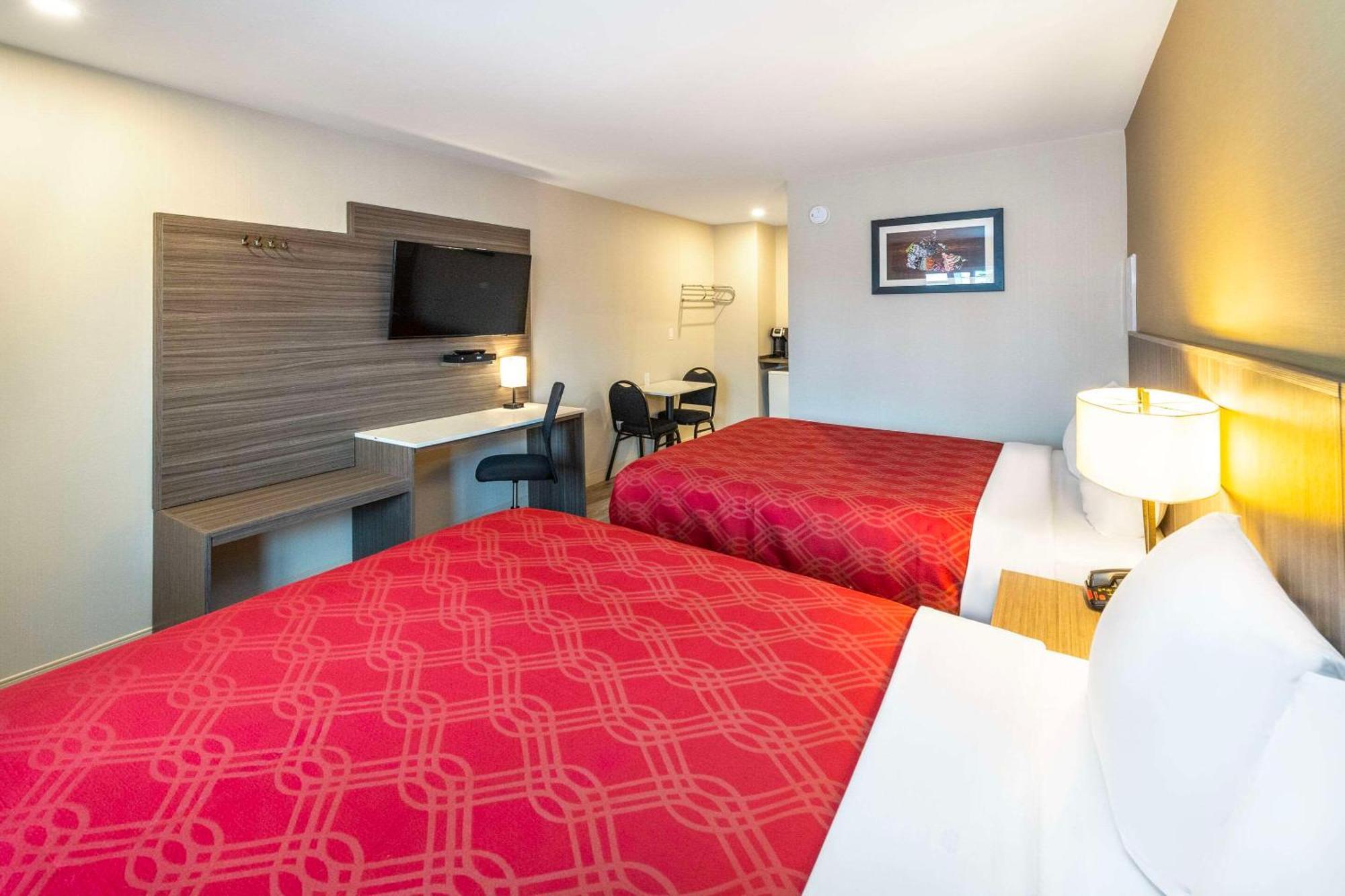 Econo Lodge Inn & Suites พินเชอร์ ครีก ภายนอก รูปภาพ