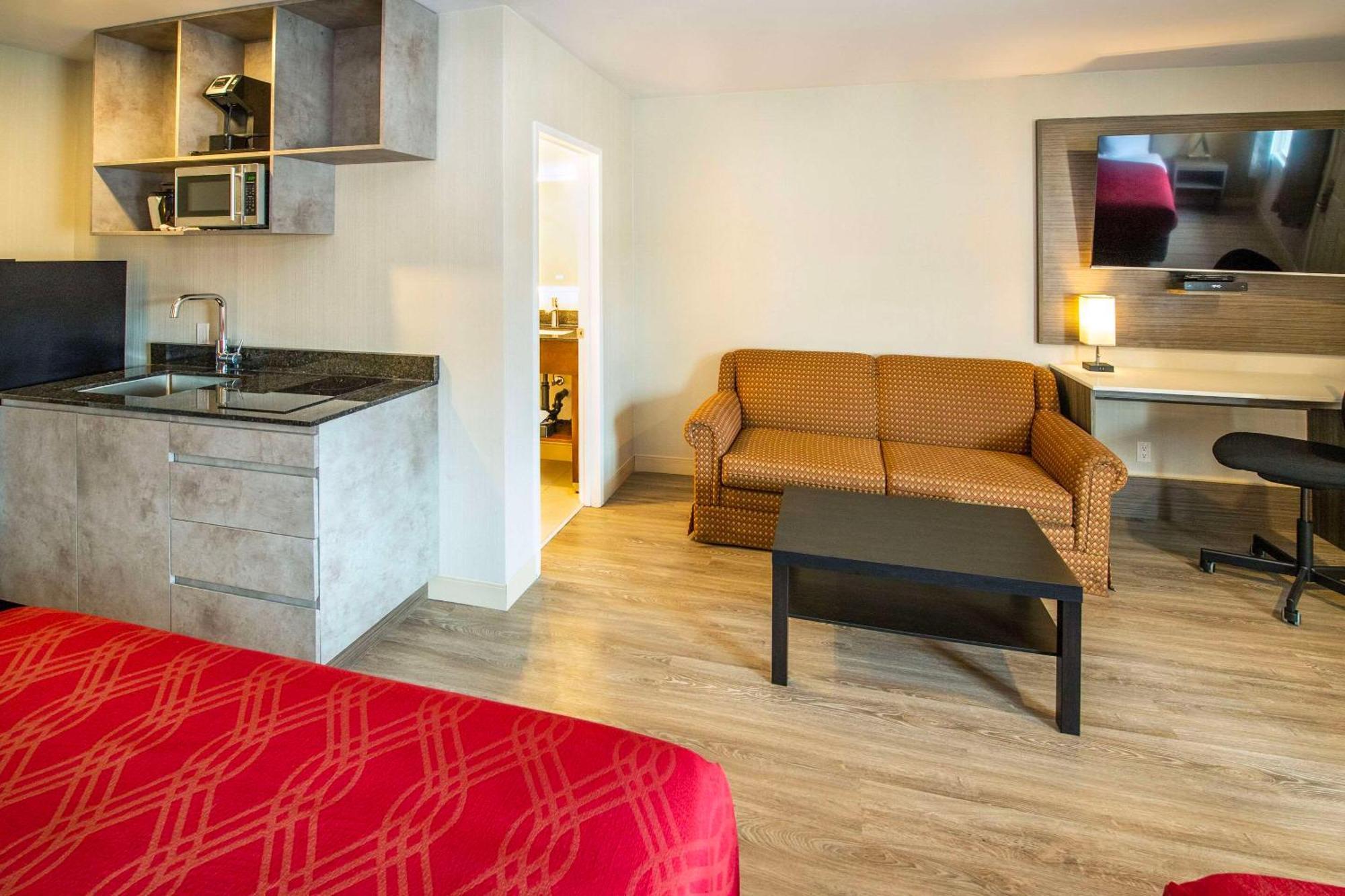 Econo Lodge Inn & Suites พินเชอร์ ครีก ภายนอก รูปภาพ