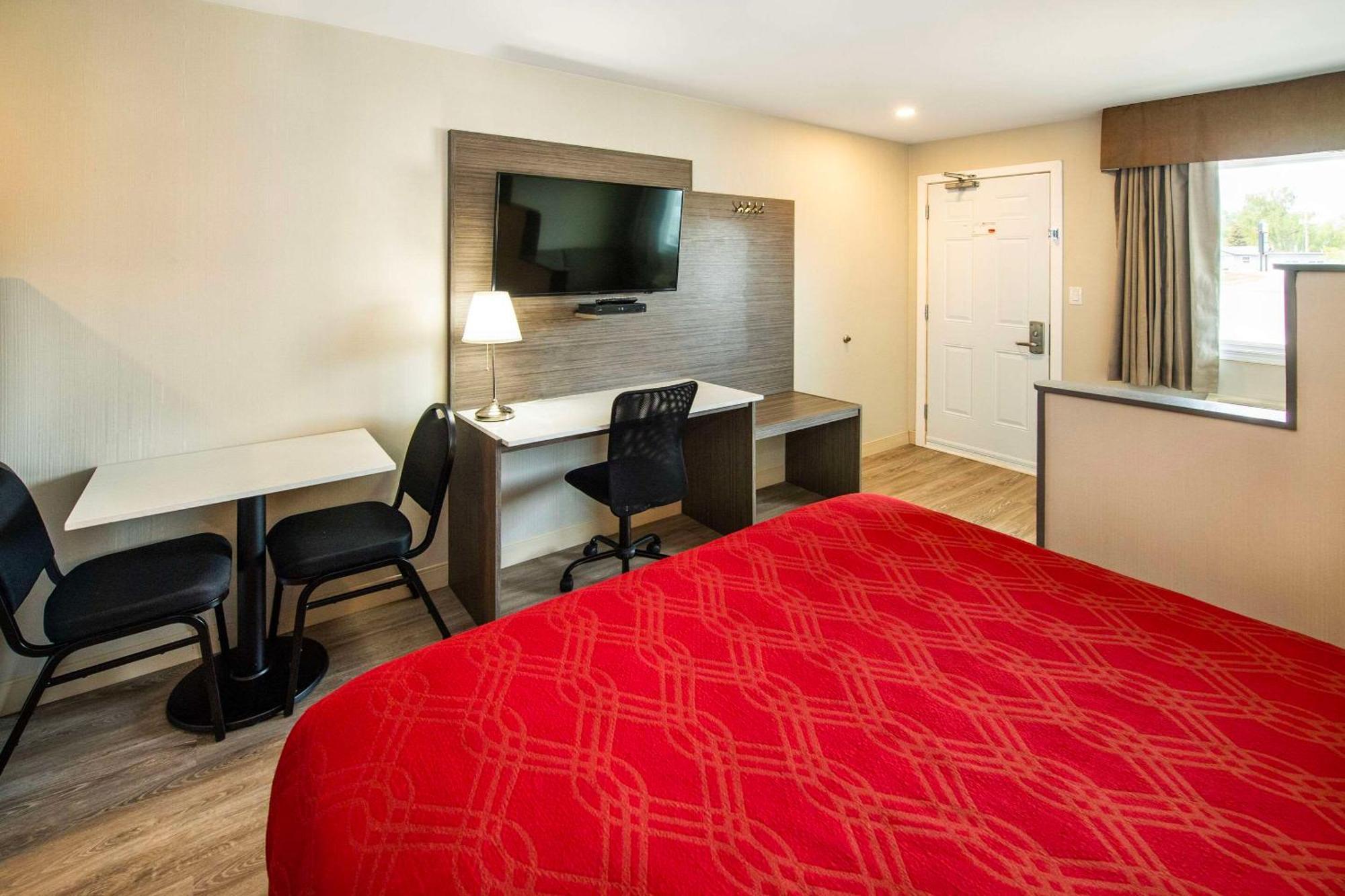 Econo Lodge Inn & Suites พินเชอร์ ครีก ภายนอก รูปภาพ