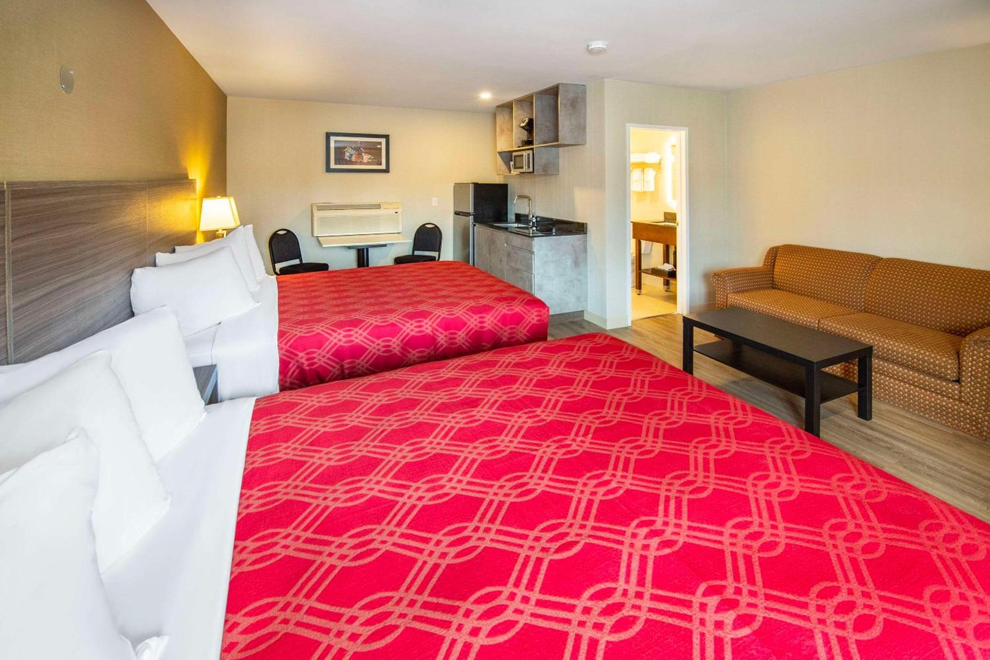 Econo Lodge Inn & Suites พินเชอร์ ครีก ภายนอก รูปภาพ