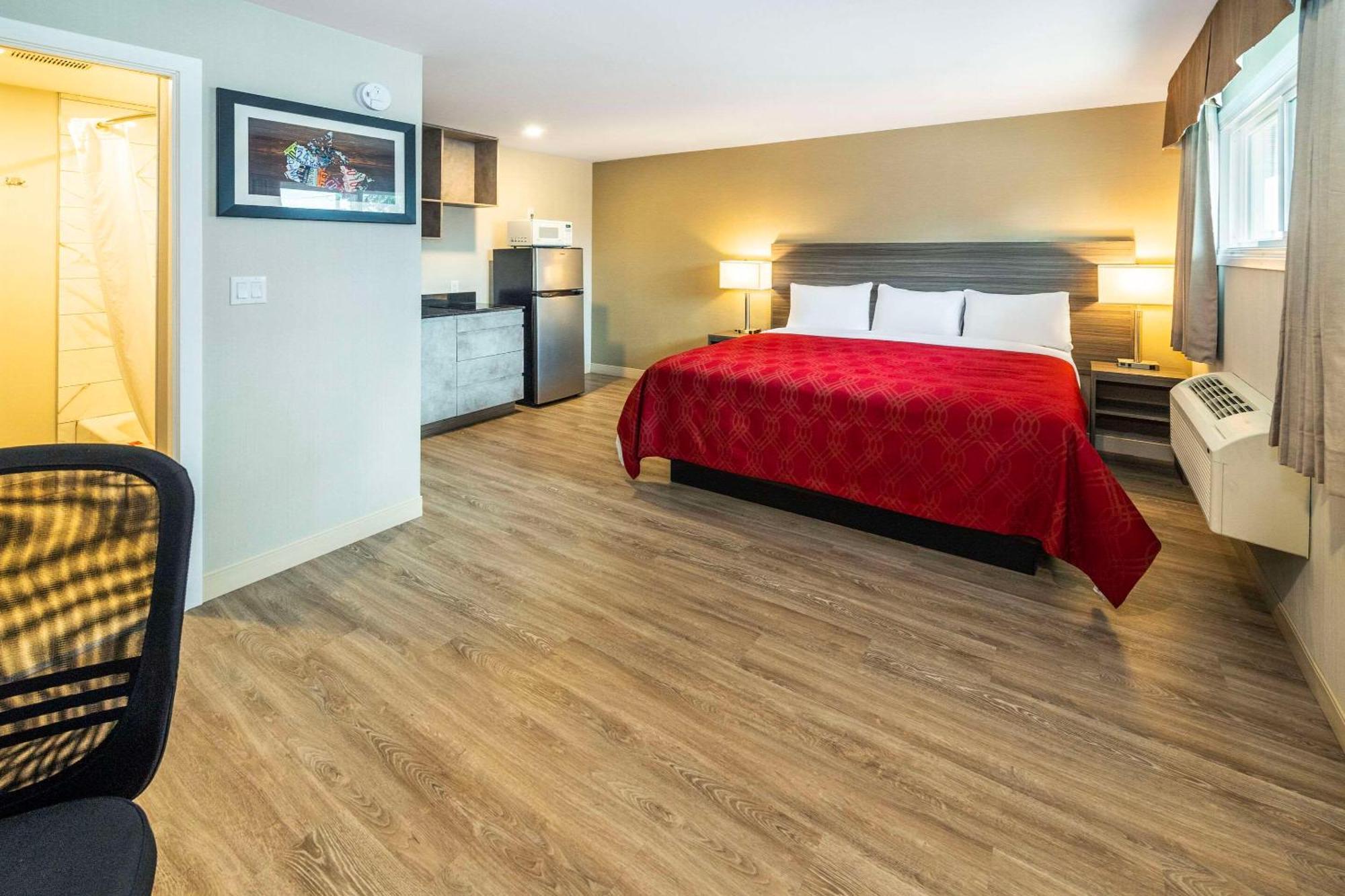 Econo Lodge Inn & Suites พินเชอร์ ครีก ภายนอก รูปภาพ