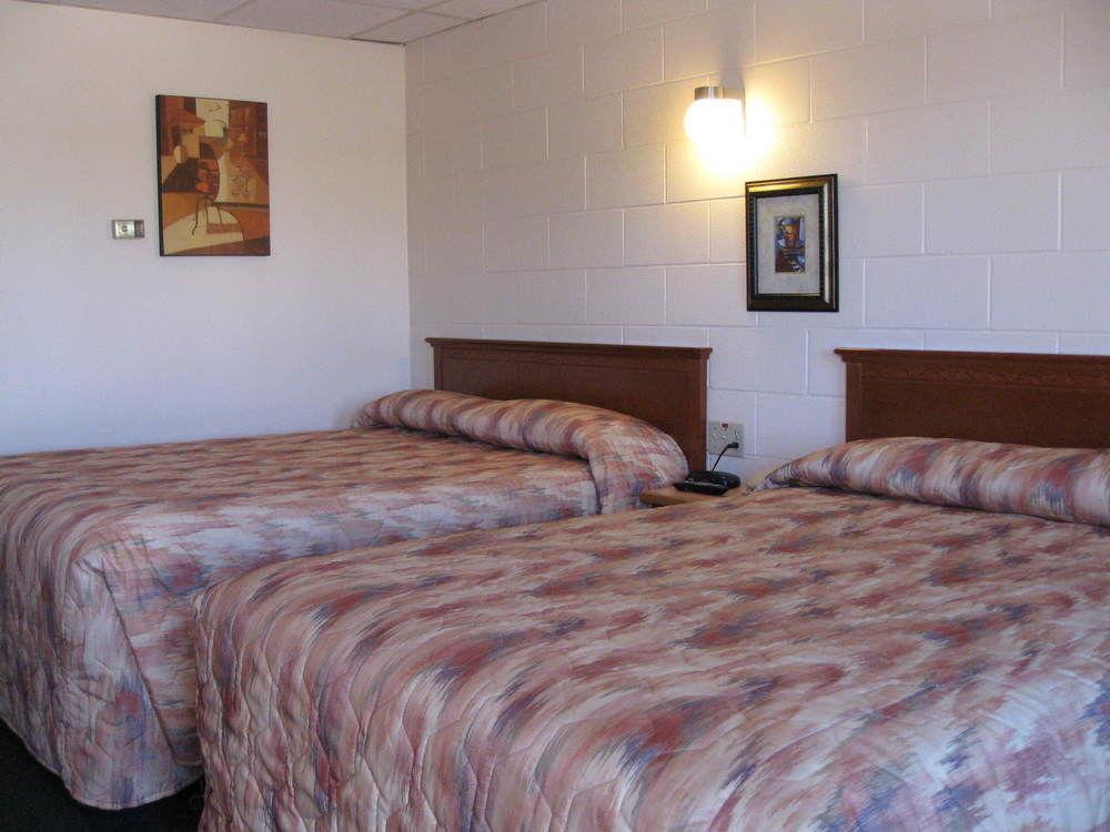 Econo Lodge Inn & Suites พินเชอร์ ครีก ภายนอก รูปภาพ