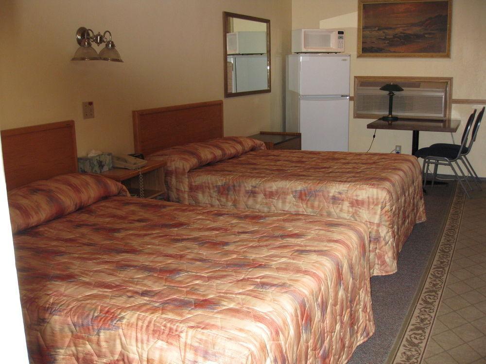 Econo Lodge Inn & Suites พินเชอร์ ครีก ภายนอก รูปภาพ