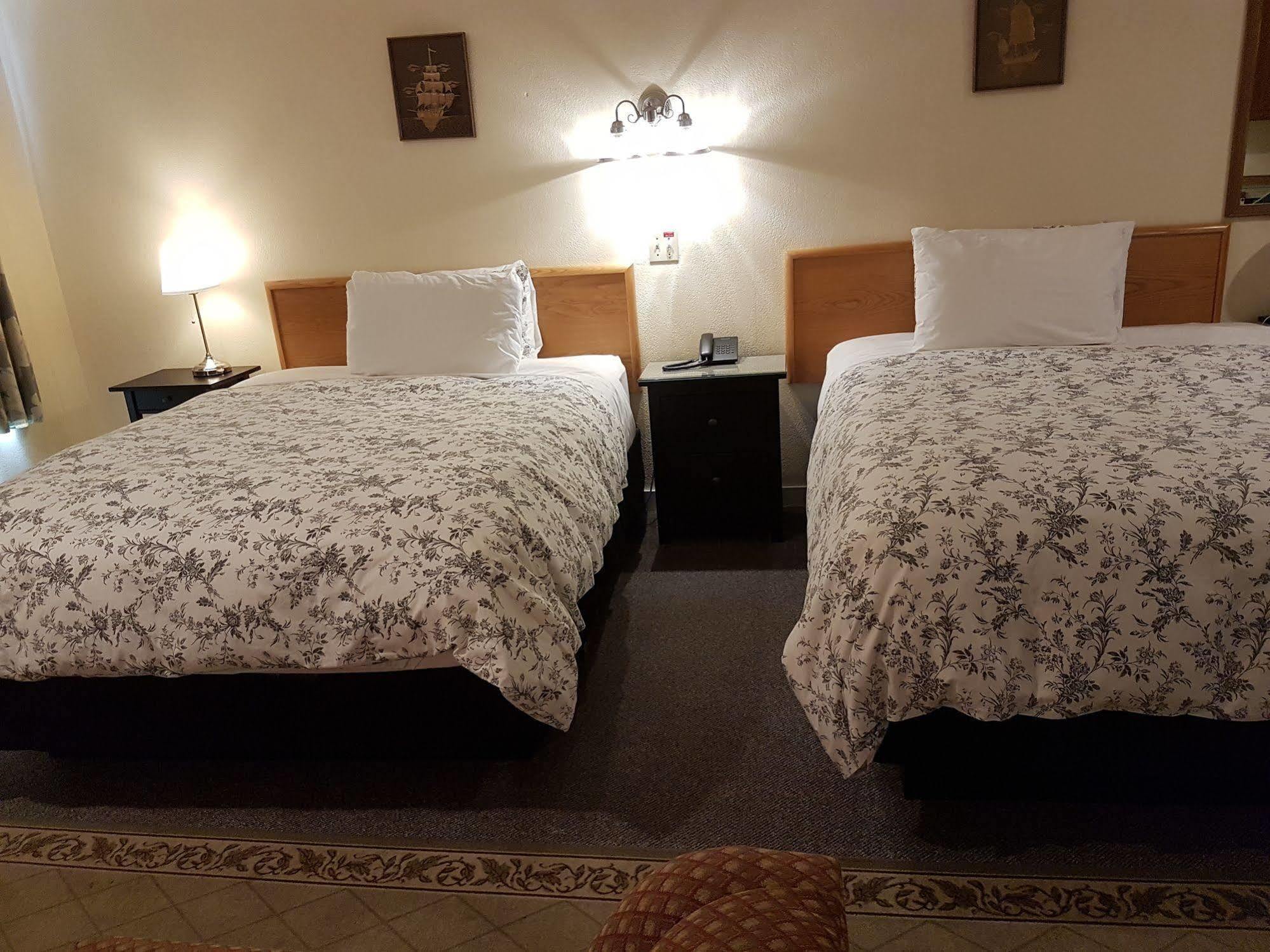 Econo Lodge Inn & Suites พินเชอร์ ครีก ภายนอก รูปภาพ