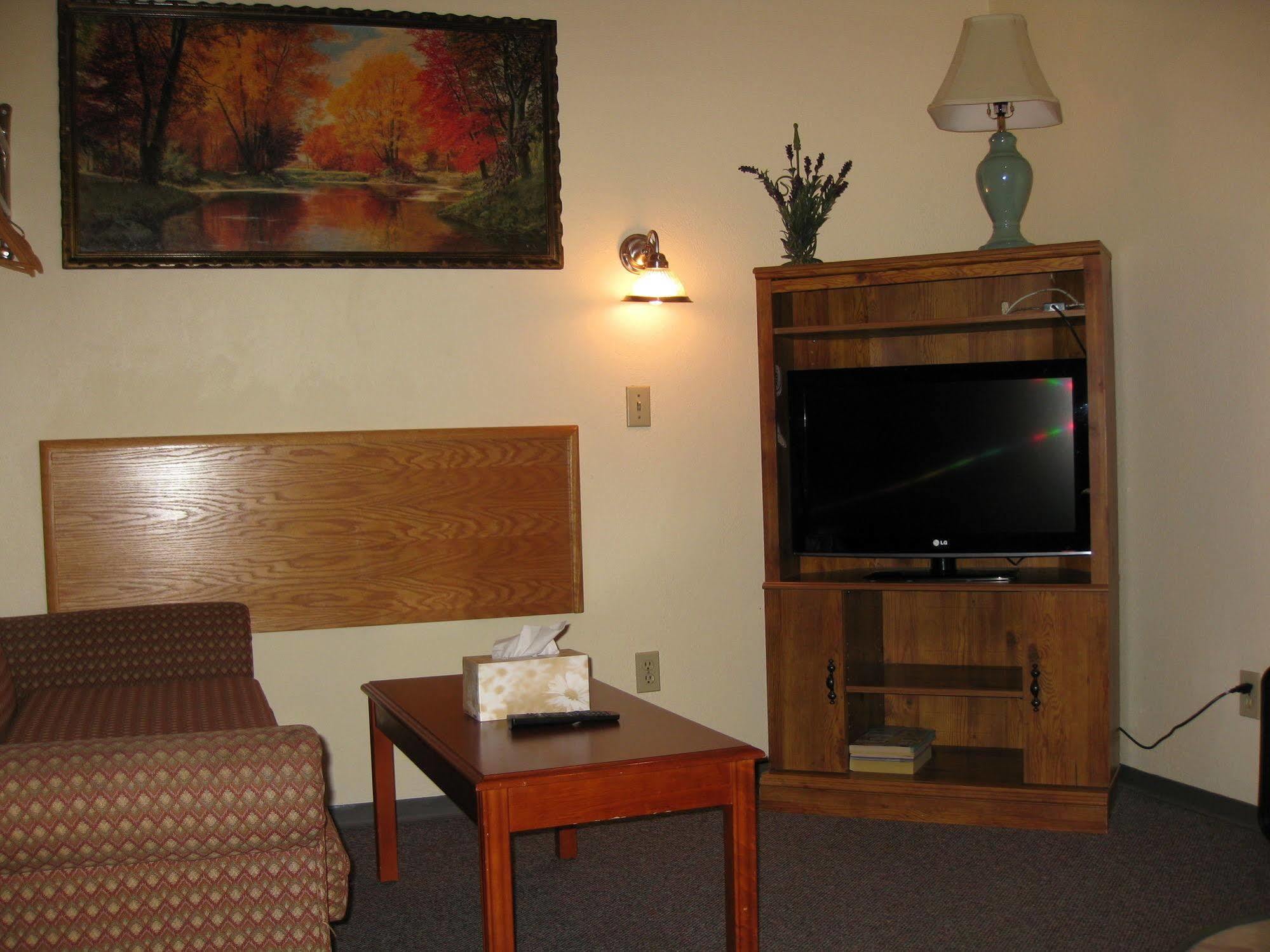 Econo Lodge Inn & Suites พินเชอร์ ครีก ภายนอก รูปภาพ